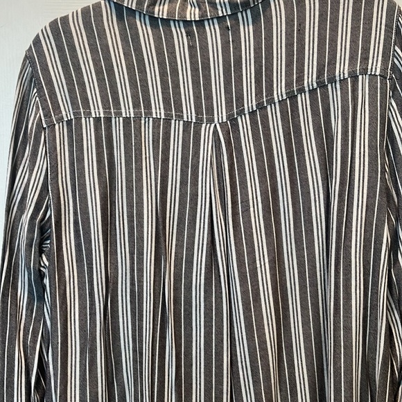 Women button down shirt - Picture 2 of 3